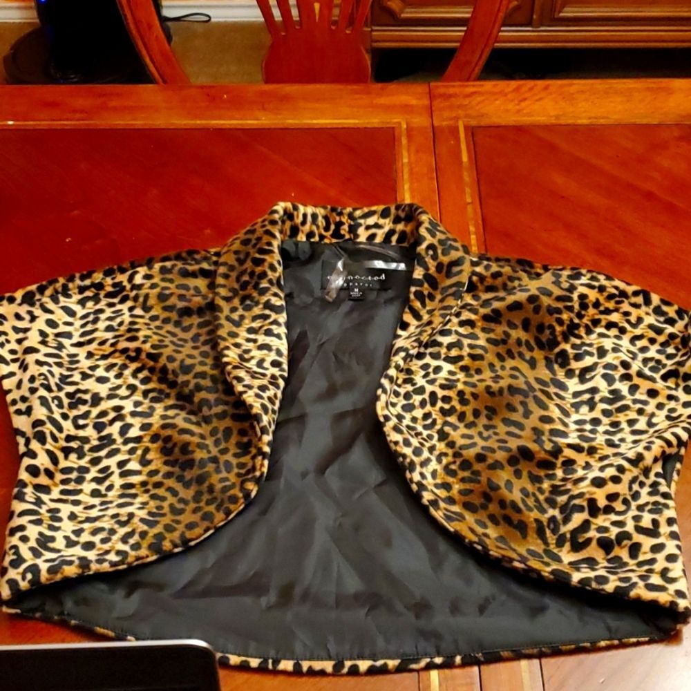 Animal print top Size M